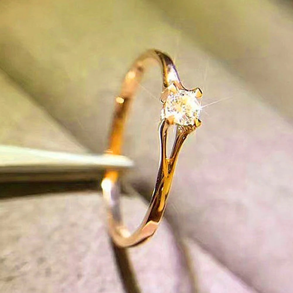 Anel de Noivado Minimalista com Zirkônia 4mm