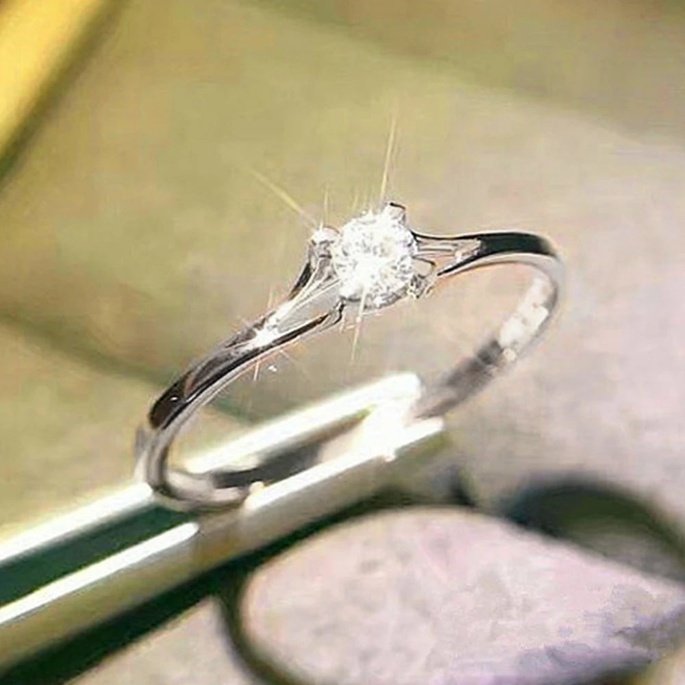 Anel de Noivado Minimalista com Zirkônia 4mm