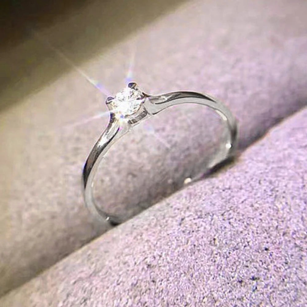 Anel de Noivado Minimalista com Zirkônia 4mm