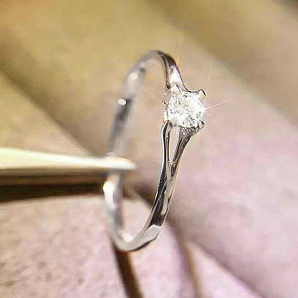 Anel de Noivado Minimalista com Zirkônia 4mm