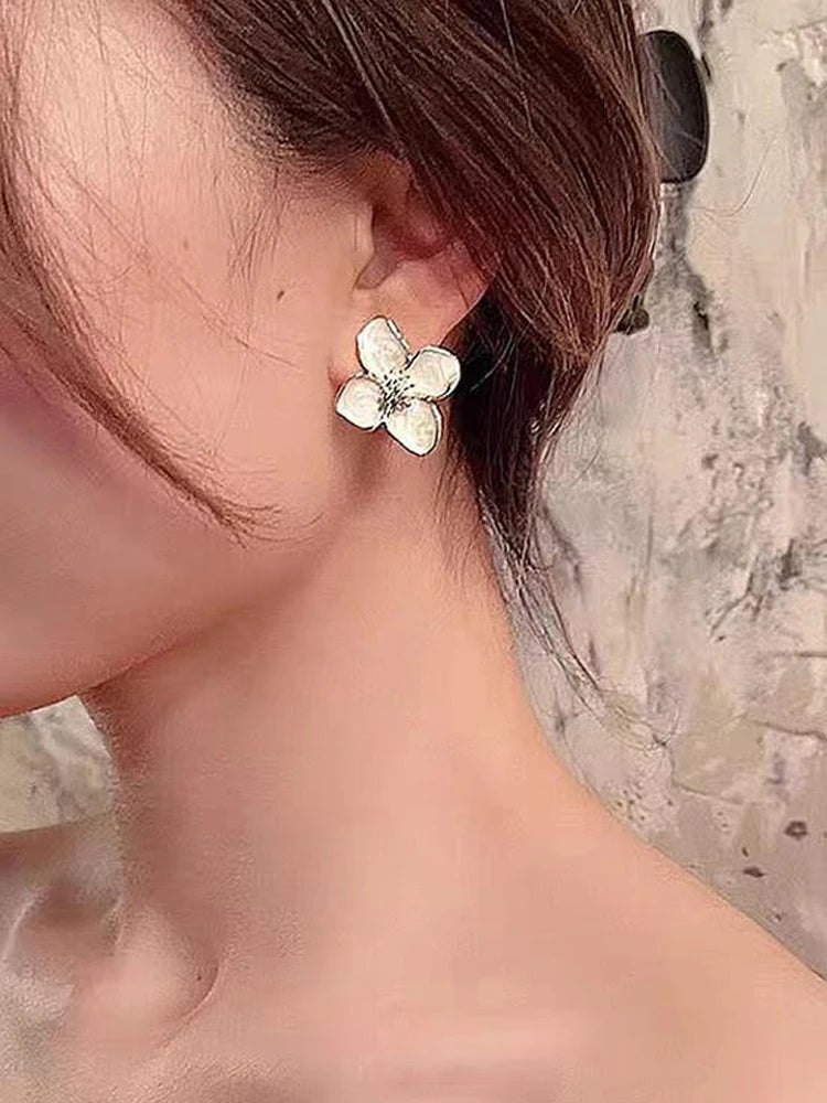 Brincos Retrô Flor Vermelha com Esmalte Colorido